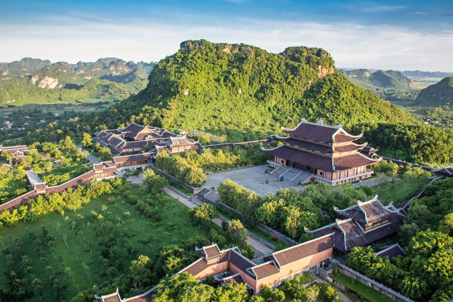Tour du lịch Ch&ugrave;a B&aacute;i Đ&iacute;nh Ninh B&igrave;nh Tam Ch&uacute;c H&agrave; Nam 2 ng&agrave;y 1 đ&ecirc;m
