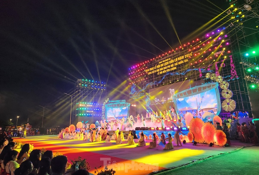 Tưng bừng đ&ecirc;m Khai mạc Lễ hội Du lịch Cửa L&ograve; 2024