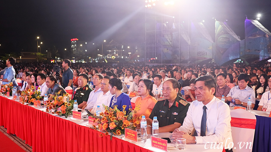 Tưng bừng đ&ecirc;m Khai mạc Lễ hội Du lịch Cửa L&ograve; 2024