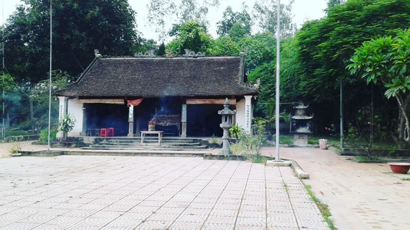 Đền Quả Sơn ở Đ&ocirc; Lương Nghệ An thờ Uy Minh Vương L&yacute; Nhật Quang